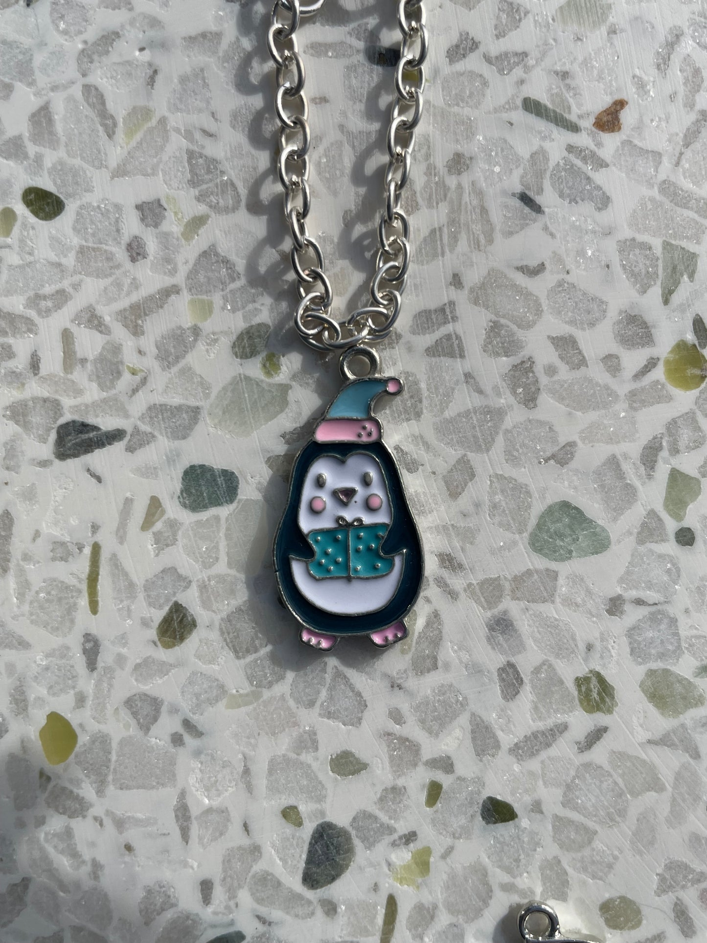 Penguin with present (silver)